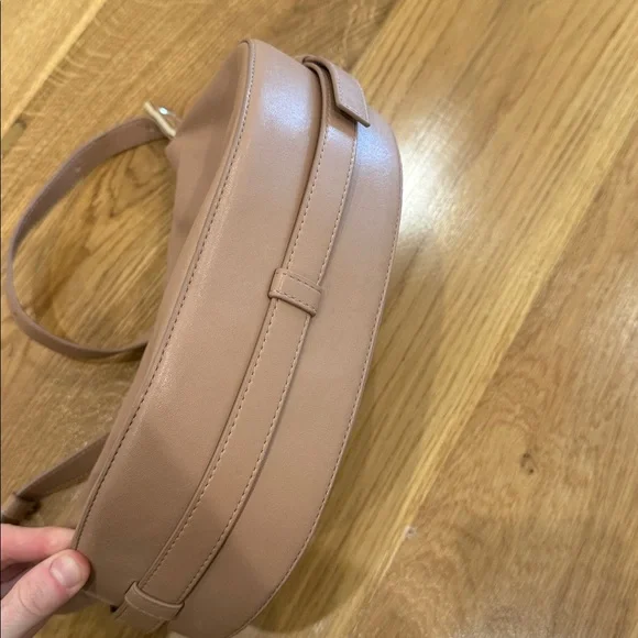 & Other Stories Tan Leather Shoulder Bag - Picture 6 of 8